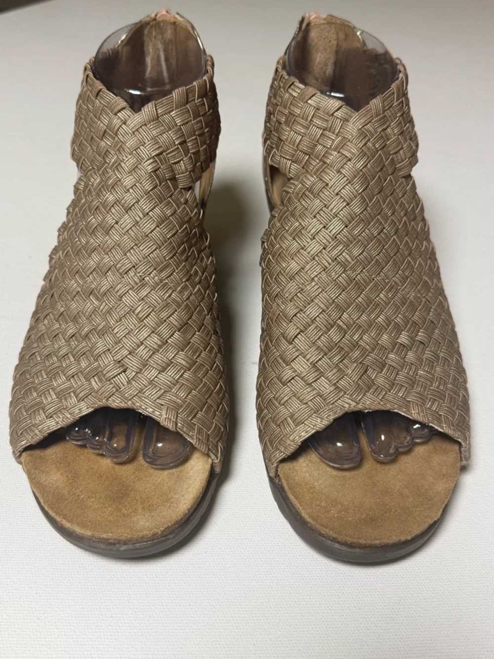 Comfortiva Pillowtop Wedge Sandals Woven Taupe Elastic Comfort Gold/Tan Size 8.5